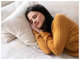Sleeping Position Tips : ...यासाठी पोटावर झोपू नये; जाणून घ्या याचे परिणाम