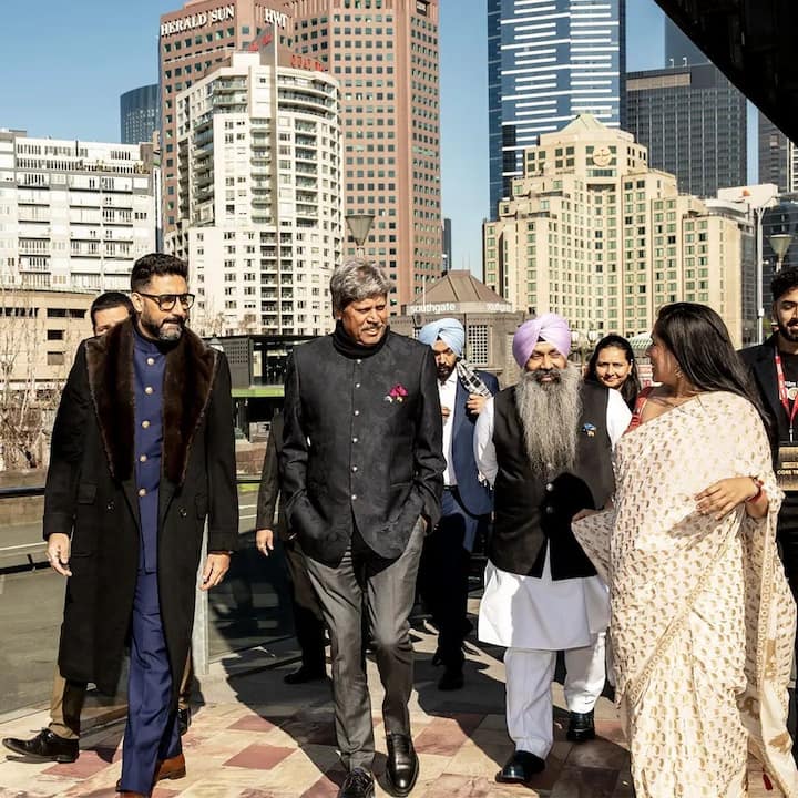 अभिषेक बच्चन (Abhishekh Bachchan) को इस समारोह में सिनेमा पुरस्कार में लीडरशिप के अवार्ड से नवाजा गया