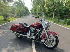 2022 Harley Davidson Road King: One Of The Biggest Motorcycles You Can Buy! — Review In Pics