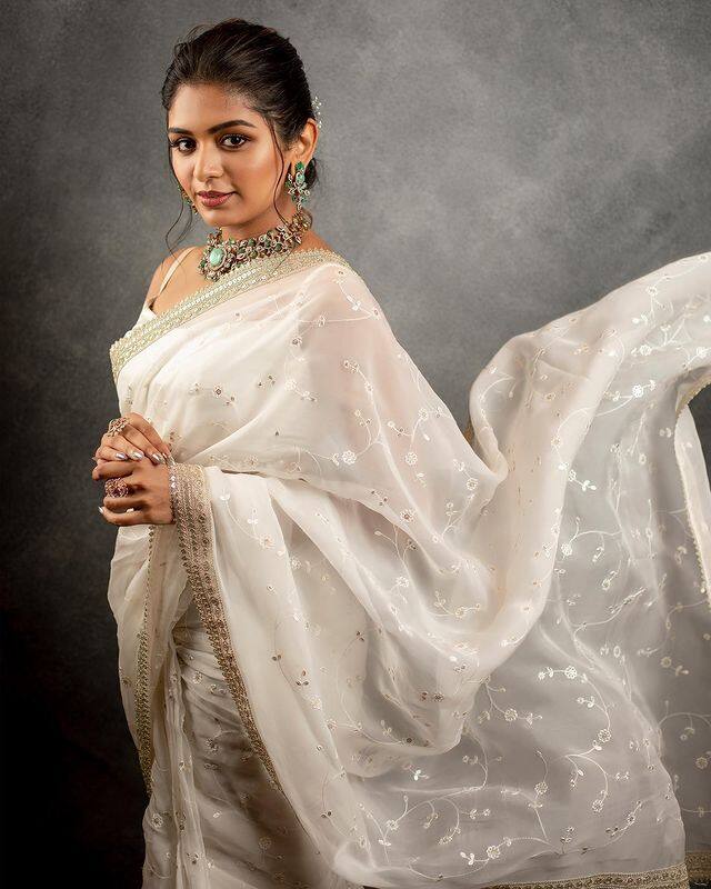இடுப்பு வேட்டி அவுருதடி நீ சிரிச்சா தன்னால -