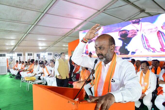 కేసీఆర్‌పై తీవ్రస్థాయిలో విరుచుకపడ్డ నేతలు