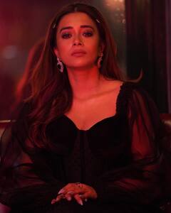 TINA DUTTA : બ્લેક ડ્રેસમાં ટીના દત્તાએ શેર કર્યા સુંદર Photos