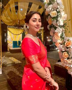DISHA PARMAR : સાડીમાં ખુબ સુંદર લાગી રહી છે દિશા પરમાર, જુઓ Photos