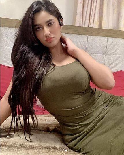 ਇਸ ਅਦਾਕਾਰਾ ਦਾ ਨਾਂ ਹੈ ਮਥਿਰਾ, ਜੋ ਬੋਲਡਨੈੱਸ ਦੇ ਮਾਮਲੇ 'ਚ ਪੂਨਮ ਪਾਂਡੇ ਨੂੰ ਵੀ ਜ਼ਬਰਦਸਤ ਟੱਕਰ ਦਿੰਦੀ ਹੈ। ਮਥਿਰਾ ਨੂੰ ਪਾਕਿਸਤਾਨੀ ਮਨੋਰੰਜਨ ਜਗਤ ਦੀ ਸਭ ਤੋਂ ਬੋਲਡ ਅਭਿਨੇਤਰੀਆਂ 'ਚ ਗਿਣਿਆ ਜਾਂਦਾ ਹੈ ਅਤੇ ਆਪਣੀ ਬੋਲਡਨੈੱਸ ਕਾਰਨ ਉਹ ਅਕਸਰ ਆਪਣੇ ਹੀ ਦੇਸ਼ 'ਚ ਟ੍ਰੋਲਸ ਦਾ ਨਿਸ਼ਾਨਾ ਬਣ ਜਾਂਦੀ ਹੈ।