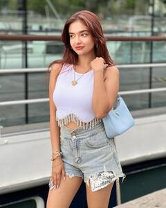 PHOTO: अनुष्का सेनचा ग्लॅमरस लूक; फोटो पाहून चाहते म्हणाले वाह!