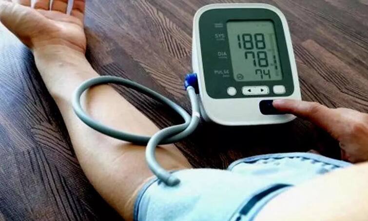 High Blood Pressure: This technique provides immediate relief if BP rises, reducing the risk of heart attack. High Blood Pressure :  ਜੇਕਰ ਬੀਪੀ ਵੱਧ ਜਾਵੇ ਤਾਂ ਇਹ ਤਕਨੀਕ ਤੁਰੰਤ ਦਿੰਦੀ ਐ ਰਾਹਤ, ਹਾਰਟ ਅਟੈਕ ਦਾ ਖ਼ਤਰਾ ਵੀ ਹੁੰਦੈ ਘਟ