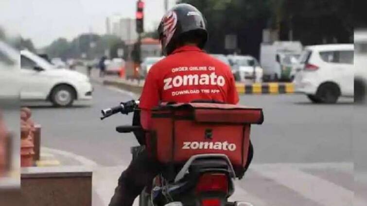 Controversy over the zomato advertisement of mahakal thali the priest got angry said the company and the actor should apologize Zomato Controversy: મહાકાળની થાળીના જોમેટોની એડ પર વિવાદ, જાણો શું છે વિગત