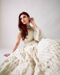 PHOTO: मौनी रॉयने ट्रॅडिशनल लूकमध्ये घातला धुमाकूळ, पाहा तिची मनमोहक स्टाईल!