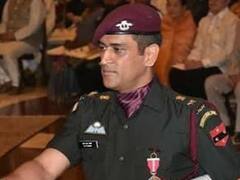 Dhoni Photos: ராணுவ உடையில் தோனியின் புகைப்படங்கள்