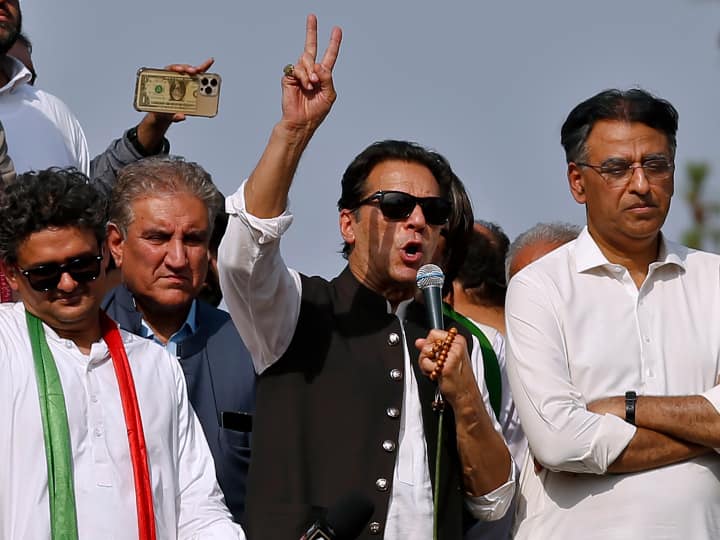 Pakistan Former PM Imran Khan May Soon Be Arrested Under Anti Terror Act Pakistan: इमरान खान  की बढ़ी मुसीबत, एंटी टेरर एक्ट में अरेस्ट वारंट जारी, किसी भी वक्त हो सकती है गिरफ्तारी