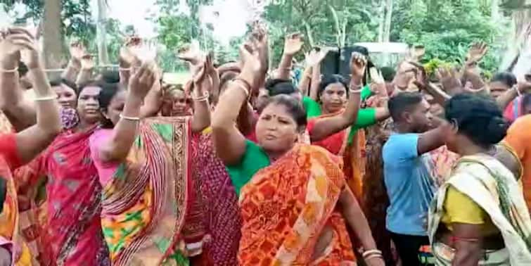 North 24 Pargana DJ dance after hundred-year-old man died in habra North 24 Pargana News:  শতবর্ষ পেরিয়ে মৃত্যু , বৃদ্ধের প্রয়াণে ডিজে বাজিয়ে নাচ হাবরার গ্রামে