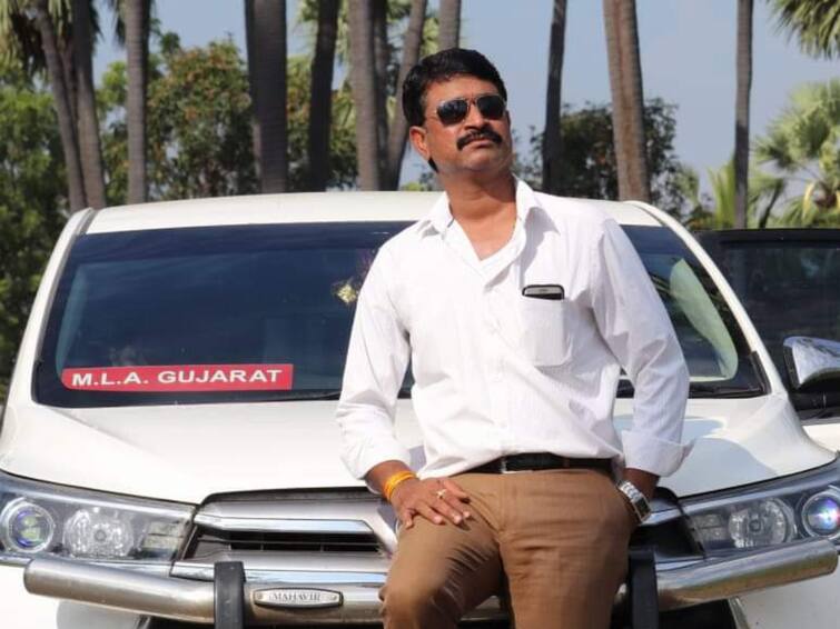 Anand News Congress MLA Poonam Parmar's son-in-law detained in connection with an accident in Sojitra's Dali village ANAND : સોજીત્રાના ડાલી ગામે અકસ્માત મામલે કોંગ્રેસ ધારાસભ્ય પૂનમ પરમારના જમાઈની અટકાયત