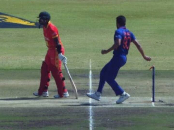 India vs Zimbabwe 3rd ODI Harare Deepak Chahar Doesn't Appeal After 'Mankading' Zimbabwe Batter At Non-Striker's End Deepak Chahar Doesn't Appeal After 'Mankading' Zimbabwe Batter At Non-Striker's End - WATCH