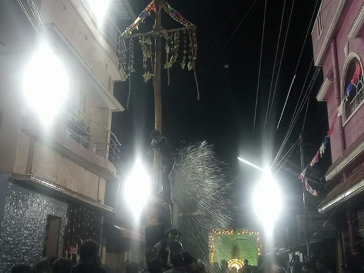 கரூர் பண்டரிநாதன் ஆலயத்தில் கோலாகலமாக நடந்த உறியடி திருவிழா