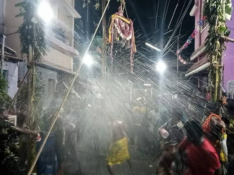 butter decoration for krishna swami in karur TNN கரூர் பண்டரிநாதன் ஆலயத்தில் கோலாகலமாக நடந்த உறியடி திருவிழா