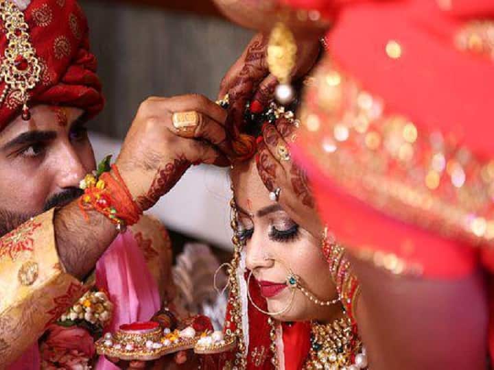 Uttar Pradesh government Vivah Anudan Yojana provide financial support for marriage of daughters Kaam Ki Baat: बेटियों की शादी के लिए उत्तर प्रदेश सरकार करती है आर्थिक मदद, ऐसे उठाएं योजना का लाभ