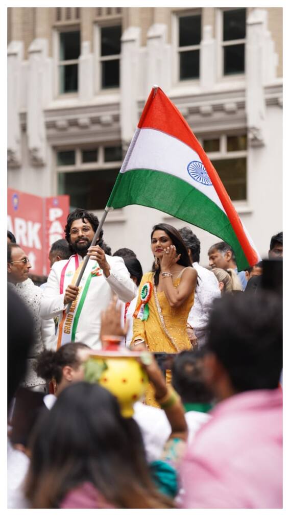 Allu Arjun का चला New York में जादू , भारत का तिरंगा लहराकर कहा- झुकेगा नहीं | ENT LIVE