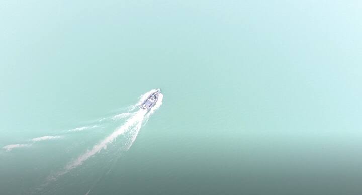 पुण्यातील सागर डिफेन्स इंजिनियरिंग कंपनीने अशा मानव विरहित बोटची निर्मिती केली आहे.