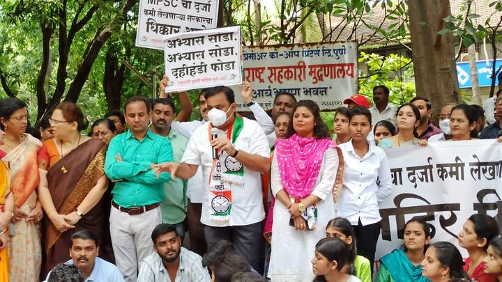 अभ्यास सोडा, गोविंदा बना अशी घोषणाबाजी केली.