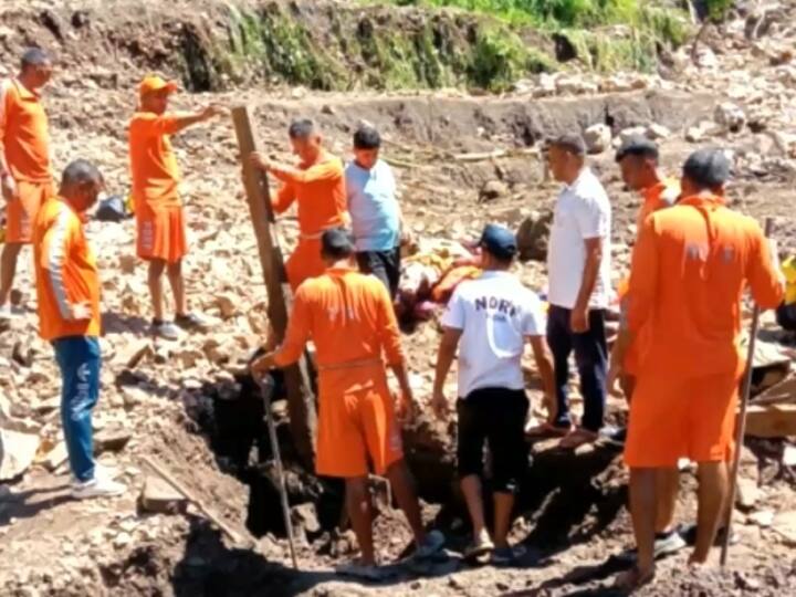 Tehri News After cloudburst in Dhanaulti 5 people buried under debris missing ANN Tehri News: धनौल्टी में बादल फटने के बाद जनजीवन अस्त-व्यस्त, मलबे में दबे 5 लोग लापता, सर्च अभियान जारी