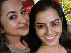 ఆంటీ ఏంటీ? అమ్మ అనాలి - రాధికను అలా విష్ చేసినందుకు వరలక్ష్మి శరత్‌ కుమార్‌‌కు క్లాస్!