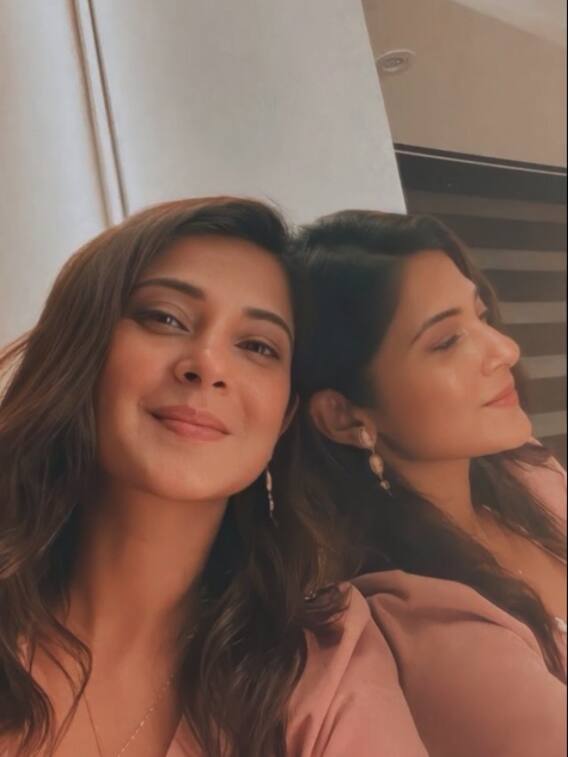 जेनिफर विंगेट सेल्फी टाइम