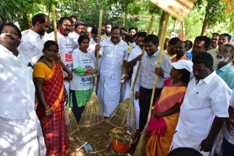 Efforts to create a garbage bin-free Tamil Nadu - Minister K.N. Nehru TNN குப்பைத்தொட்டி இல்லாத தமிழகம் உருவாக்க முயற்சி - அமைச்சர் கே.என்.நேரு