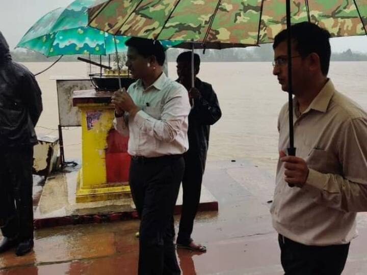 Narmadapuram News: नर्मदापुरम में कलेक्टर ने बाढ़ की स्थिति का लिया जायजा, राहत केंद्रो पर बेहतर व्यवस्था का निर्देश MP Flood Narmadapuram Collector Neeraj Kumar Singh inspected the flooded areas ANN Narmadapuram News: नर्मदापुरम में कलेक्टर ने बाढ़ की स्थिति का लिया जायजा, राहत केंद्रो पर बेहतर व्यवस्था का निर्देश