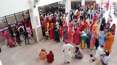 In Pics: जोधपुर में मौसमी बीमारी के मरीजों की संख्या बढ़ी, फ्री पर्ची कटवाने की लिए दिखी लंबी लाइन