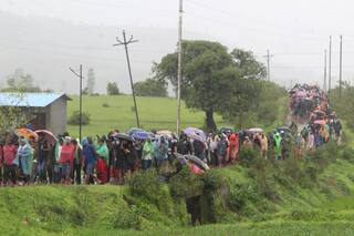 Shravani Somwar : चौथ्या श्रावण सोमवारनिमित्त त्र्यंबकेश्वरला भाविकांची गर्दी, ब्रम्हगिरी फेरीलाही रीघ 