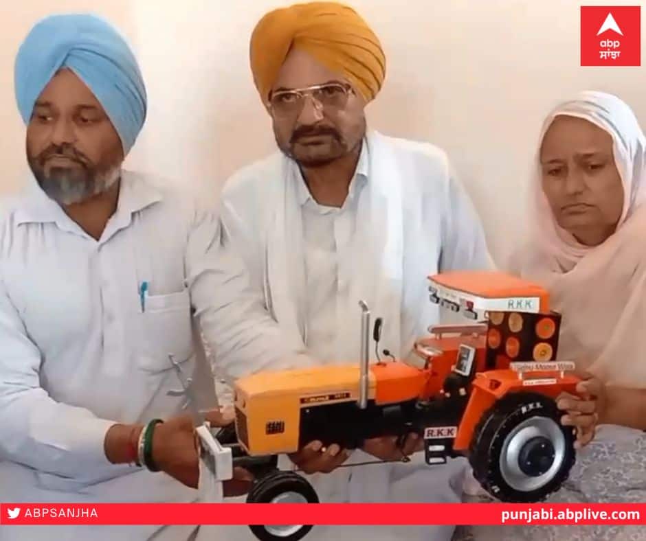 ਸਿੱਧੂ ਮੂਸੇਵਾਲਾ ਦੀ ਇੱਛਾ ਅਨੁਸਾਰ ਬਣਾਇਆ 5911 ਟਰੈਕਟਰ 5911 tractor made as per the wish of Sidhu Moosewala, reached the village and handed over to the parents ਸਿੱਧੂ ਮੂਸੇਵਾਲਾ ਦੀ ਇੱਛਾ ਅਨੁਸਾਰ ਬਣਾਇਆ 5911 ਟਰੈਕਟਰ