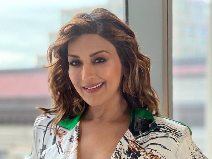 सध्या सोनाली सोशल मीडियावर बरीच सक्रिय झाली आहे, नुकतेच तिने तिचे काही फोटो शेअर केले आहेत. या लूक सोनाली फारच सुंदर दिसत आहे.(फोटो सौजन्य :iamsonalibendre/इंस्टाग्राम )