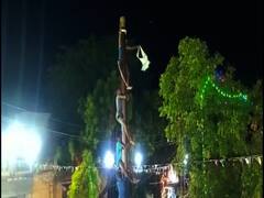 மதுரையில் நடந்த வழுக்கு மர போட்டி - பொன்முடியை அவிழ்த்த இளைஞரால் மக்கள் உற்சாகம்