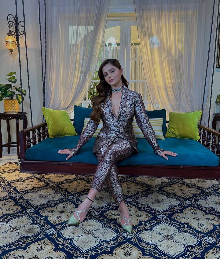 या लूकमध्ये रुबिना खूपच हॉट दिसत आहे. (फोटो सौजन्य :rubinadilaik/इंस्टाग्राम)