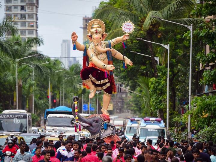 Ganesh Chaturthi 2022: मुंबई में गणेश मंडलों के लिए BMC ने जारी की गाइडलाइन, इन नियमों का पालन करना अनिवार्य Mumbai Ganesh Chaturthi 2022: BMC issued guidelines for Ganesh Mandals in Mumbai, know details Ganesh Chaturthi 2022: मुंबई में गणेश मंडलों के लिए BMC ने जारी की गाइडलाइन, इन नियमों का पालन करना अनिवार्य