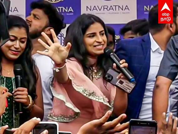 Shivangi Meet Fans : சிவாங்கிக்கு திரண்ட ரசிகர்கள்! கடுப்பான வாகன ஓட்டிகள்!