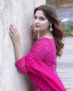 PHOTO: गुलाबी ड्रेसमध्ये आरती सिंहने शेअर केला किलर लुक; चाहते घायाळ!