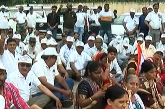 ગાંધીનગરના સચિવાલય સામે નિવૃત્ત સૈનિકો થયા એકઠા, જાણો શું છે તેમની માંગ?