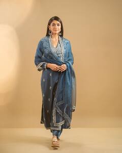 Mrunal thakur : சிரிப்பழகி மிருணாள் தாக்கூரின் லேட்டஸ்ட் போட்டோஸ்!