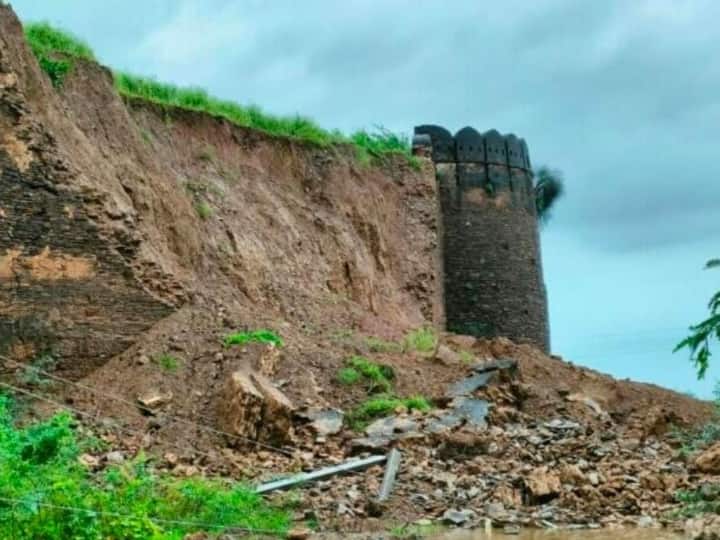 Rajasthan News A wall of the historical fort of Bundi collapsed big accident averted ann Bundi News: बूंदी के ऐतिहासिक किले की एक दीवार हुई धराशायी, पहले भी गिर चुके हैं दो दीवारों के हिस्से