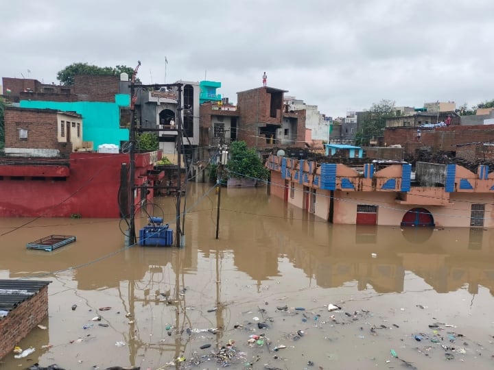 Rajasthan Flood due to rain in Kota division holiday in schools in Kota, Jhalawar and Bundi ann Rajasthan Rain News: कोटा संभाग में बारिश से बाढ़ जैसे हालात, झालावाड़ और बूंदी समेत इन शहरों में स्कूलों में छुट्टी