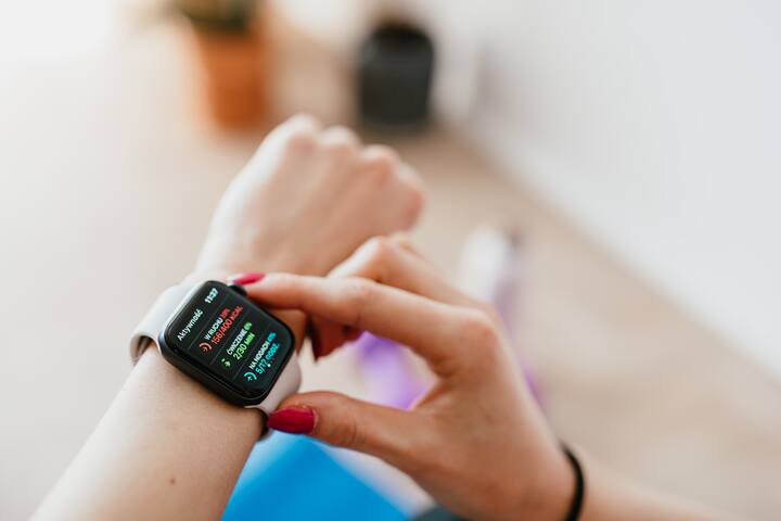 ভারতে লঞ্চ হয়েছে নয়েজের নতুন স্মার্টওয়াচ NoiseFit Core 2। এই স্মার্টওয়াচের বিভিন্ন ফিচার, স্পেসিফিকেশন এবং দাম দেখে নিন।