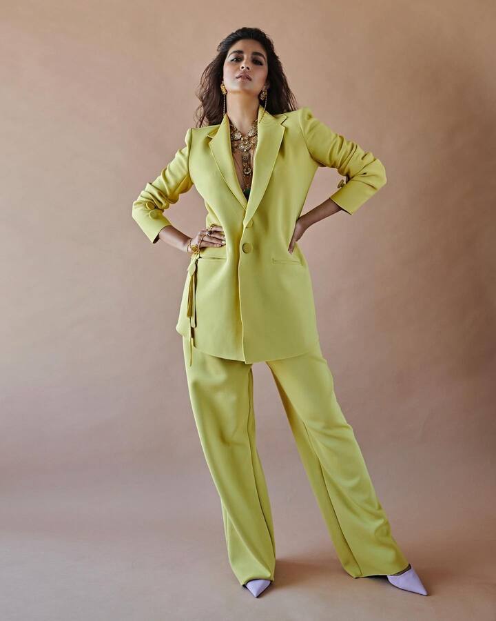 किर्ती सुरेश तिच्या सौंदर्याप्रमाणेच तिच्या उत्कृष्ट अभिनयासाठीही ओळखली जाते.