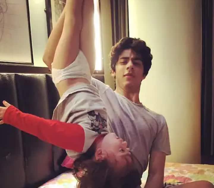 आर्यन सध्या अनेक पार्ट्यांमध्येही दिसून येतो.