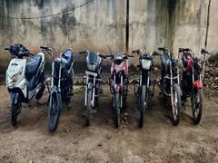 चाईबासा पुलिस ने चेंकिंग के दौरान पकड़ा चोर, 6 मोटरसाइकिलें और एक स्कूटी बरामद 