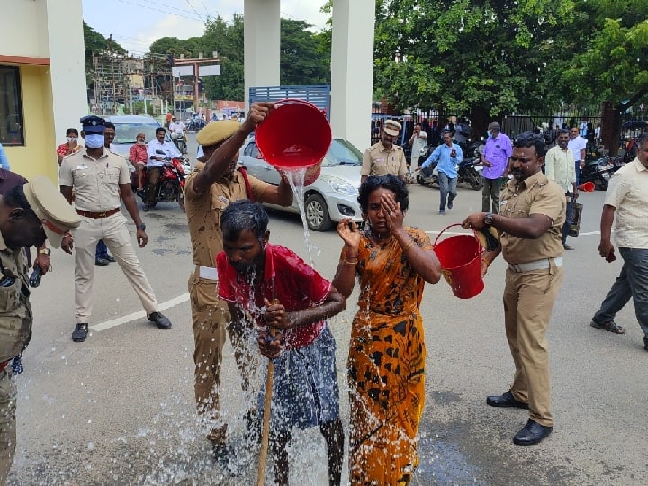 Salem, there was a stir due to the suicide attempt of a disabled person who came to a grievance meeting TNN மாற்றுத்திறனாளி தற்கொலை முயற்சி - பரபரப்பான சேலம் மாவட்ட ஆட்சியர் அலுவலகம்