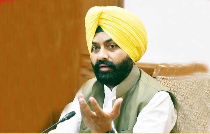 Laljit Singh Bhullar announced that the Suspended permits of Government buses for rural areas and main roads will be restored ਟਰਾਂਸਪੋਰਟ ਮੰਤਰੀ ਲਾਲਜੀਤ ਭੁੱਲਰ ਦਾ ਐਲਾਨ, ਪੇਂਡੂ ਖੇਤਰਾਂ ਤੇ ਮੁੱਖ ਮਾਰਗਾਂ ਲਈ ਸਰਕਾਰੀ ਬੱਸਾਂ ਦੇ ਬੰਦ ਪਏ ਪਰਮਿਟ ਹੋਣਗੇ ਬਹਾਲ