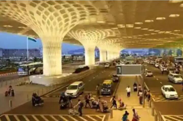 বিমানবন্দর লাউঞ্জ অ্যাক্সেস: কিছু ক্রেডিট কার্ড ডোমস্টিক বিমানবন্দরের পাশাপাশি আন্তর্জাতিক বিমানবন্দরে বছরে একবার বা একাধিকবার   লাউঞ্জে থাকার ব্যবস্থা করে। ট্রাভেল ক্রেডিট কার্ড ও প্রিমিয়াম ক্রেডিট কার্ডগুলি একচেটিয়াভাবে এইগুলি অফার করে৷