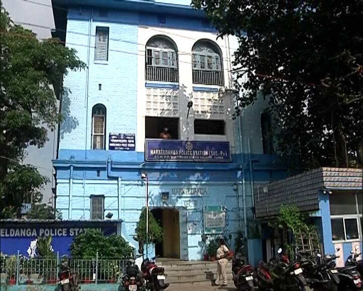 Narkeldanga: অন্তঃসত্ত্বাকে লাথির মারায় জামিন অযোগ্য ধারায় মামলা রুজু, যুক্ত শ্লীলতাহানির ধারাও Narkeldanga Allegation of kicking 8 months pregnant, case filed under non-bailable section Narkeldanga: অন্তঃসত্ত্বাকে লাথির মারায় জামিন অযোগ্য ধারায় মামলা রুজু, যুক্ত শ্লীলতাহানির ধারাও