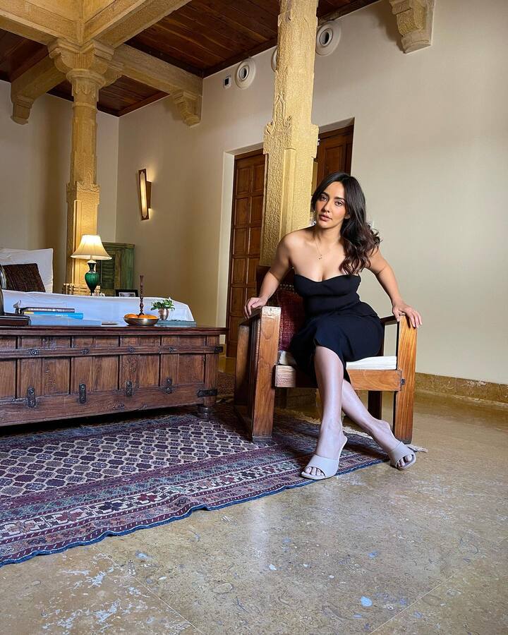 మెగా పవర్ స్టార్ రామ్ చరణ్ తొలిసినిమా చిరుతతో టాలీవుడ్ ప్రేక్షకులకు పరిచయమైంది నేహాశర్మ. ఆ సినిమా పాజిటివ్ టాక్ తెచ్చుకున్నప్పటికీ పెద్దగా ఆఫర్లు దక్కించుకోలేకపోయింది. కుర్రాడు సినిమాలో వరుణ్ సందేశ్ తో నటించింది. ఆ తర్వాత బాలీవుడ్ కి వెళ్లిపోయింది.